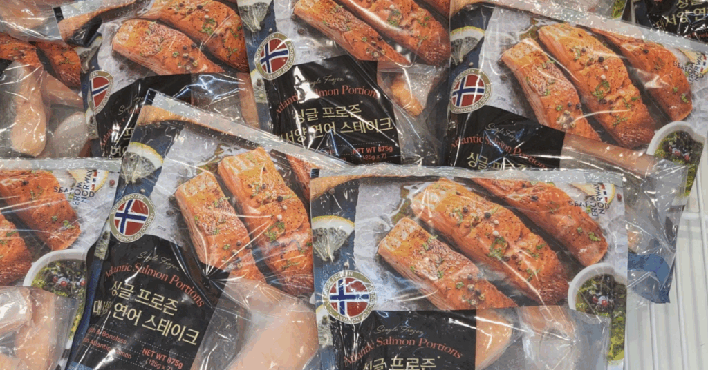 전날 밤부터 줄을 서는 인파가 몰린 트레이더스 구월점 인기 추천템 10가지를 소개합니다.
한우 등심, 연어스테이크, 대왕새우초밥까지 — 트레이더스 추천템 2025 총정리!