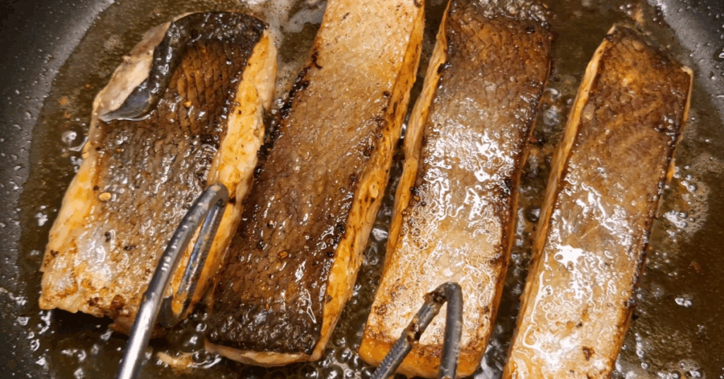 전날 밤부터 줄을 서는 인파가 몰린 트레이더스 구월점 인기 추천템 10가지를 소개합니다.
한우 등심, 연어스테이크, 대왕새우초밥까지 — 트레이더스 추천템 2025 총정리!