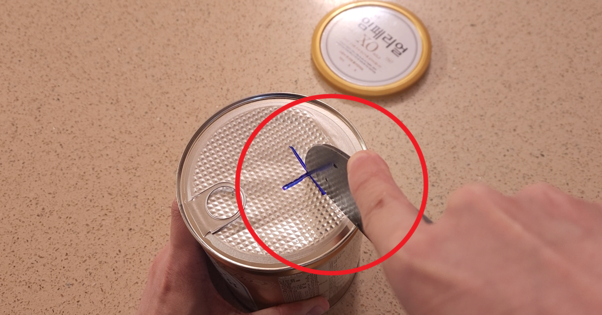 분유회사에서 절대 알려주지 않는 꿀팁입니다. 지금 당장 분유통에 십자가를 그어주세요!! 1