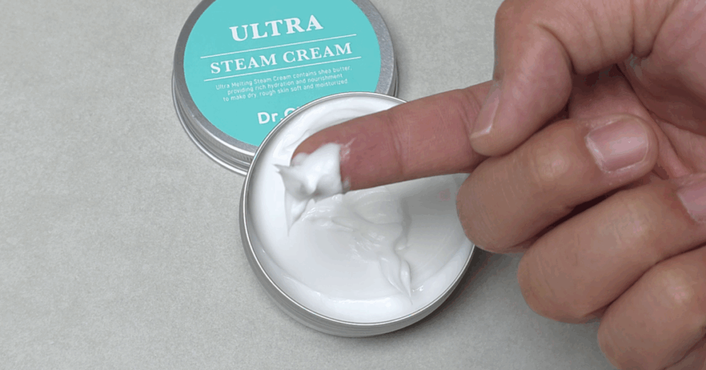 겨울 대비 필수 다이소 추천템 2025 리스트 10가지를 총정리했습니다. 방한템, 보습템, 외풍 차단, 결로 방지 등 꼭 사야 할 다이소 꿀템을 한눈에 확인해 보세요.