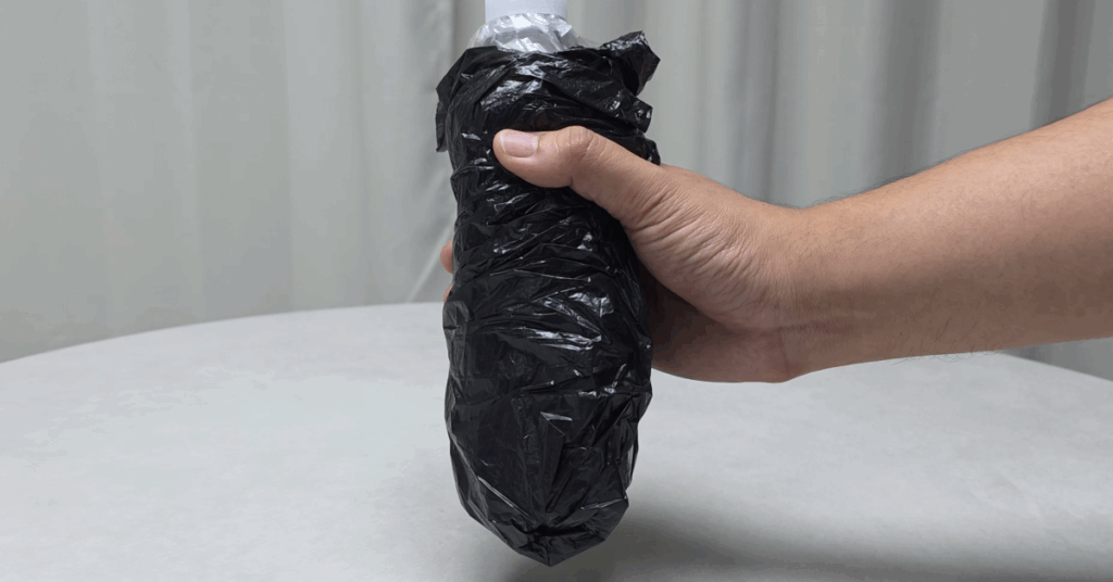 고춧가루 보관법 핵심은 공기, 수분, 빛 차단입니다. 페트병+비닐 밀봉으로 냉장고,냉동실 보관하면 맛과 색을 1년 이상 유지! 고춧가루 유통기한, 곰팡이 예방법까지 완벽 정리.