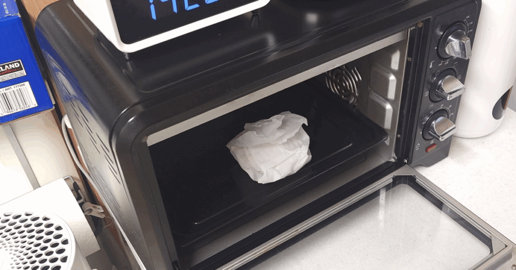 비누 전자레인지 30초로 말랑해져 얇게 소분하는 생활꿀팁을 소개합니다. 여행, 캠핑용으로 간편하며, 종이 비누 만들기 방법을 한 번에 정리합니다.