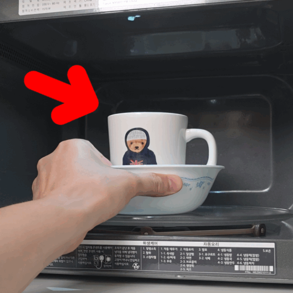 머그잔을 전자레인지에 넣어보세요! 10분만에 맛있는 밥 짓기 꿀팁입니다. (아무도 안 믿는 전자레인지로 밥하기)