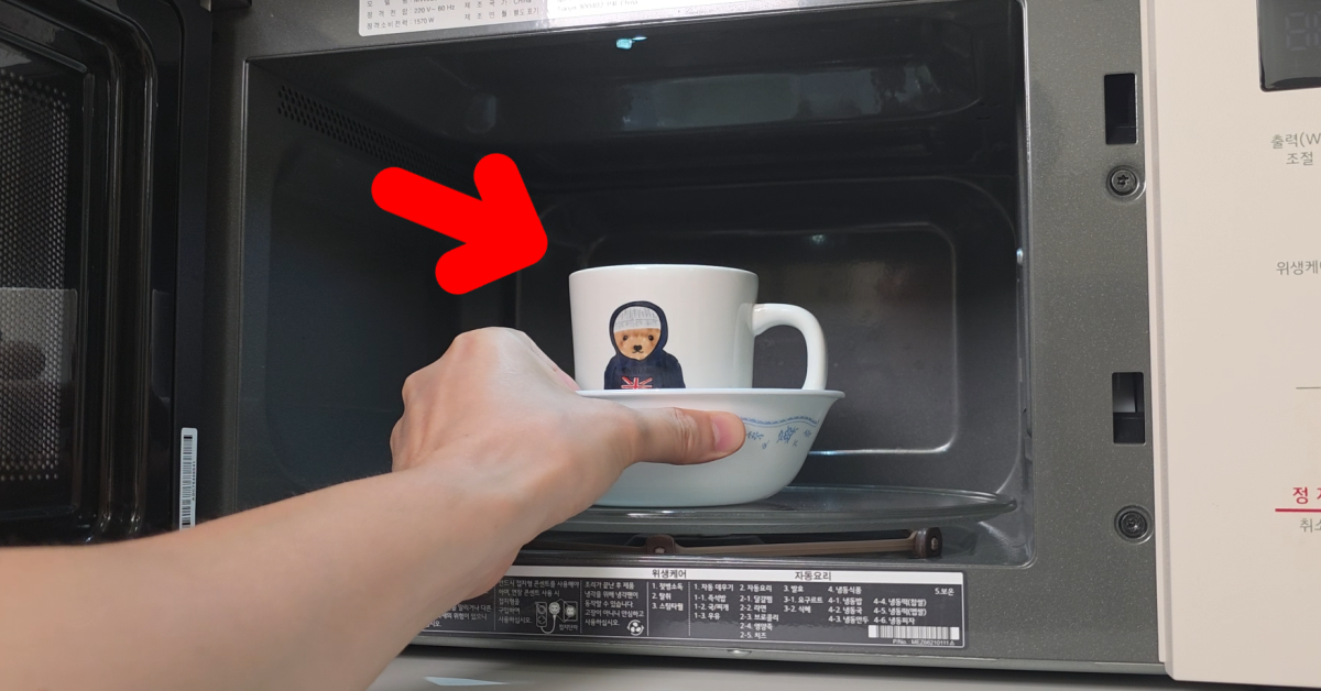 머그잔을 전자레인지에 넣어보세요! 10분만에 맛있는 밥 짓기 꿀팁입니다. (아무도 안 믿는 전자레인지로 밥하기) 1