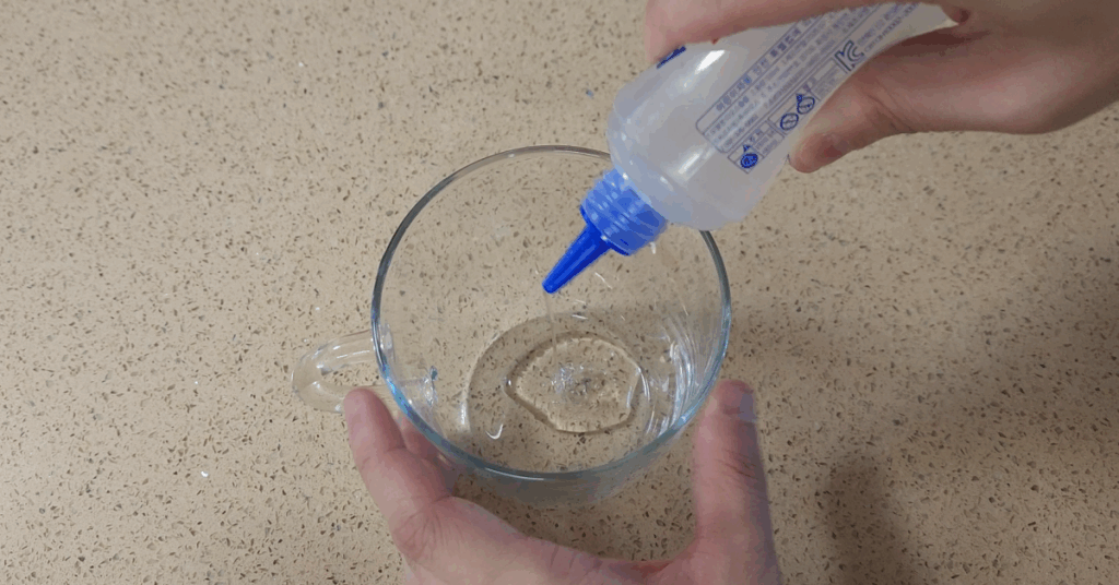 목 늘어난 티셔츠 버리지 마세요! 우레탄 줄, 물풀, 스팀다리미로 티셔츠 목 늘어남 수선하는 초간단 생활꿀팁을 알려드립니다. 10초면 새 옷처럼 복구됩니다. 