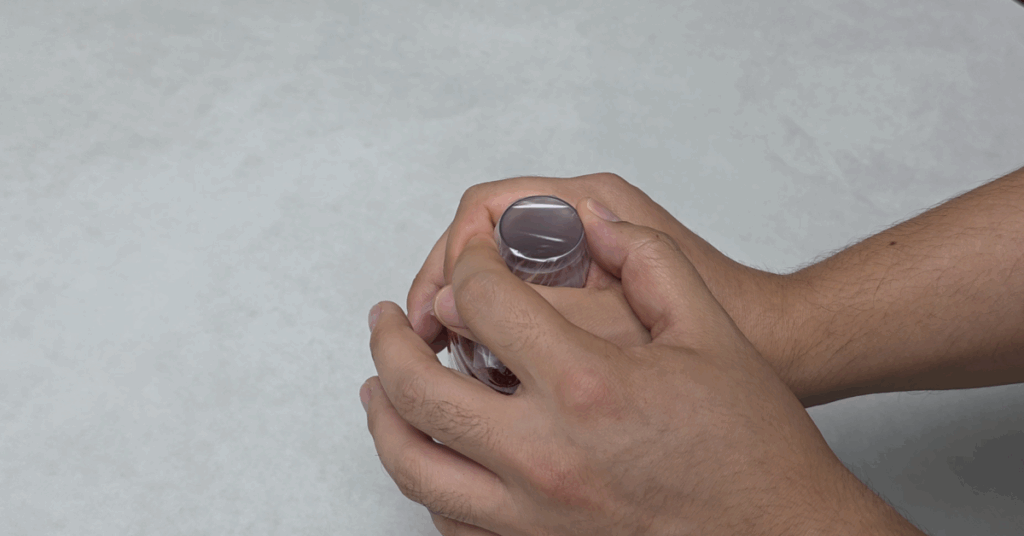 고춧가루 보관법 핵심은 공기, 수분, 빛 차단입니다. 페트병+비닐 밀봉으로 냉장고,냉동실 보관하면 맛과 색을 1년 이상 유지! 고춧가루 유통기한, 곰팡이 예방법까지 완벽 정리.