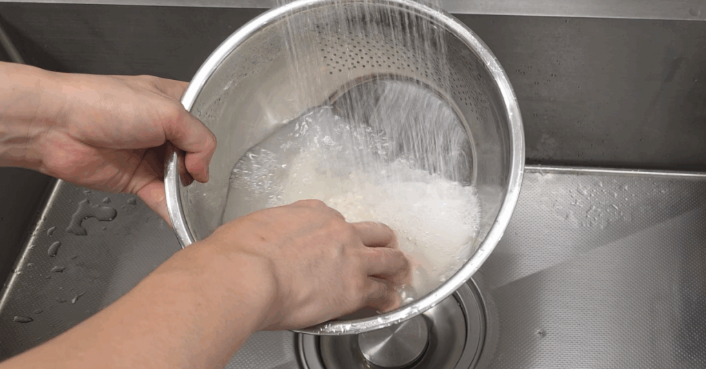 머그컵 하나로 전자레인지로 밥하기! 10분 만에 맛있는 밥 짓기 완성하는 방법을 소개합니다. 머그컵 밥 짓기, 전자레인지 머그컵 밥, 누구나 쉽게 따라 하는 레시피입니다.