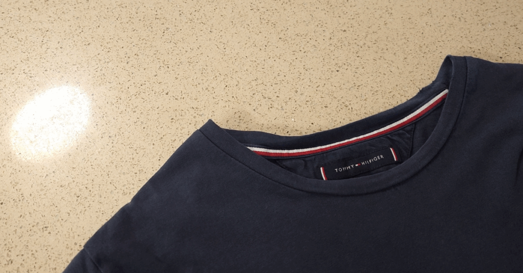 목 늘어난 티셔츠 버리지 마세요! 우레탄 줄, 물풀, 스팀다리미로 티셔츠 목 늘어남 수선하는 초간단 생활꿀팁을 알려드립니다. 10초면 새 옷처럼 복구됩니다. 