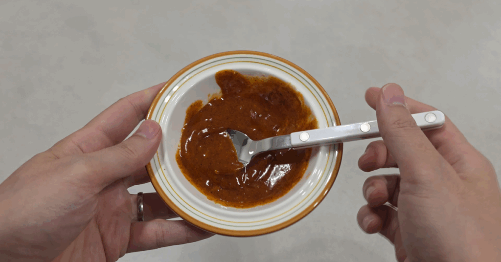 당장 전자레인지에 생라면을 통째로 넣어보세요. 최고의 전자레인지요리 라면땅이 됩니다. 끓인 것보다 더 맛있습니다.