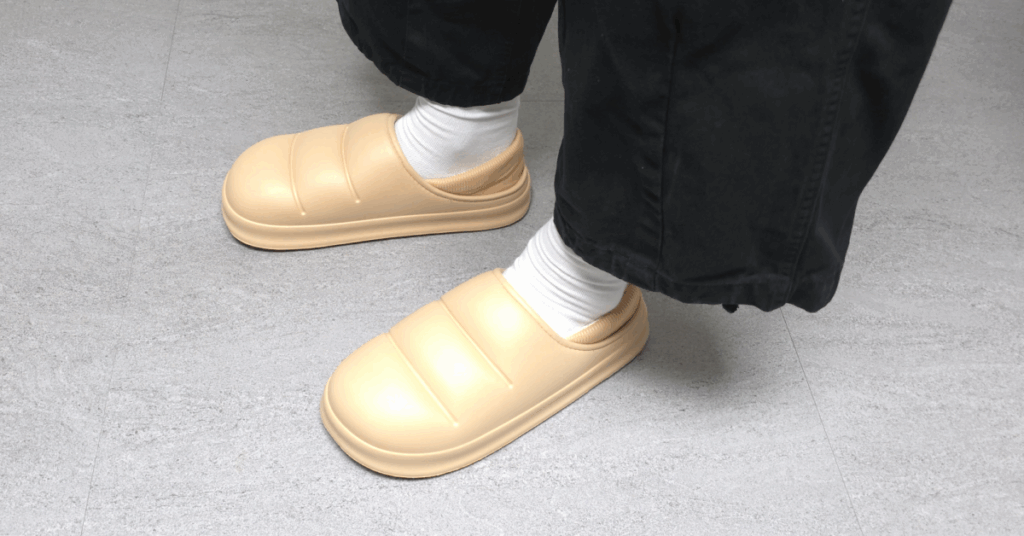 겨울 대비 필수 다이소 추천템 2025 리스트 10가지를 총정리했습니다. 방한템, 보습템, 외풍 차단, 결로 방지 등 꼭 사야 할 다이소 꿀템을 한눈에 확인해 보세요.