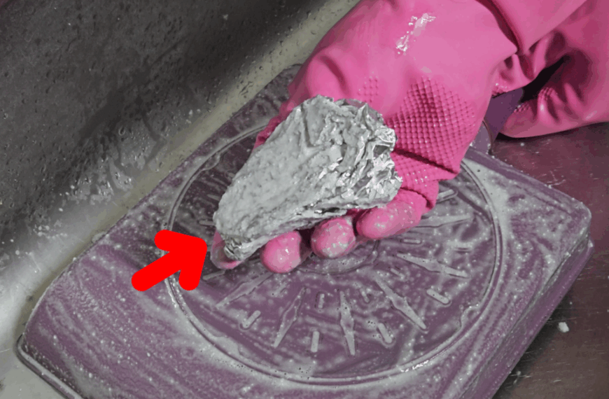 갖은 수를 다 써도 안됐던 프라이팬 기름 설거지! 호일 하나로 해결하는 생활꿀팁을 발견했습니다. 2