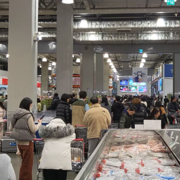 크리스마스 코스트코 세일 때문에 평일에도 문전성시입니다. 지금 반값으로 구할 수 있는 코스트코 식품, 음식, 요리 10가지