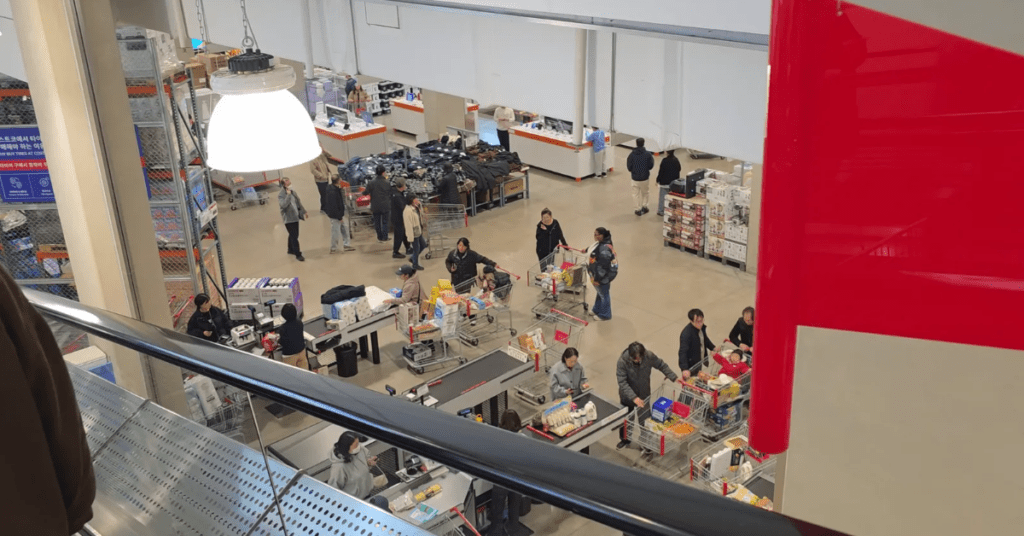 2025년 역대급 품절 대란 코스트코 식품, 음식, 요리 10가지, 영하 10도와 폭설 날씨에도 결국 오픈런 연출 1