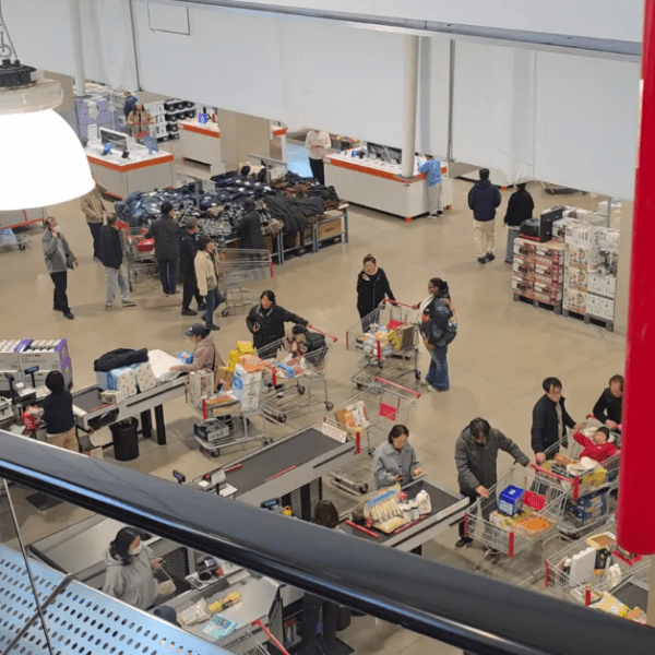 2025년 역대급 품절 대란 코스트코 식품, 음식, 요리 10가지, 영하 10도와 폭설 날씨에도 결국 오픈런 연출