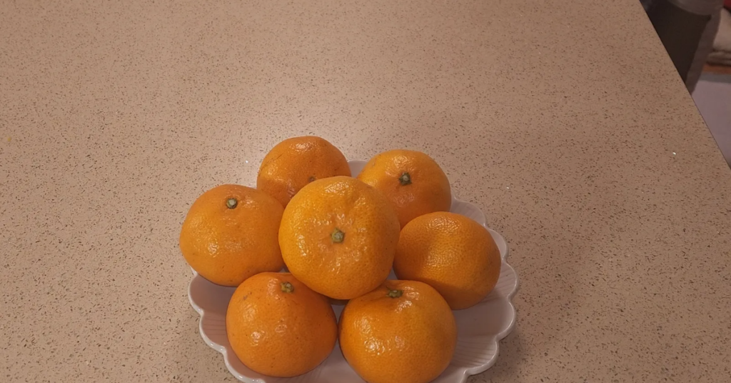 오늘은 귤 하나로 느끼함을 싹 잡아주는 겨울철 간식, 새콤달콤한 귤 레시피를 소개해드리려고 합니다.