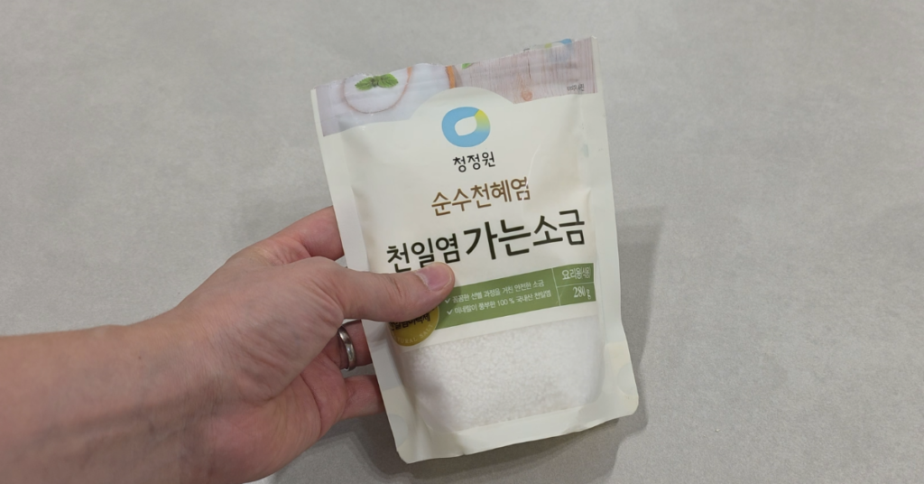 소금물 30분 담금만으로 고구마 삶는법이 달라집니다. 제철 고구마를 더 달콤하고 촉촉하게! 비율, 시간, 고구마 삶기·굽기·에어프라이어 팁까지 생활 꿀팁 총정리.